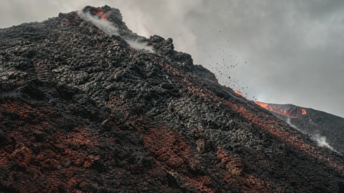 Volcan Etna : secrets du plus haut volcan actif d'Europe